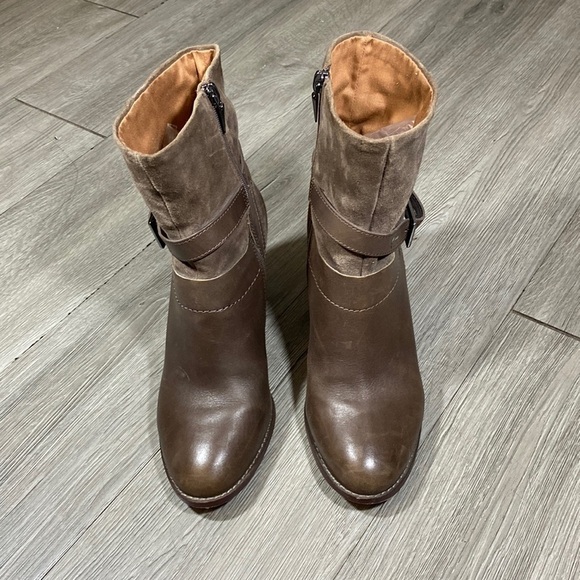 Clarks Heeled Taupe Leather Calf High Boots size 7.5 - Picture 2 of 11